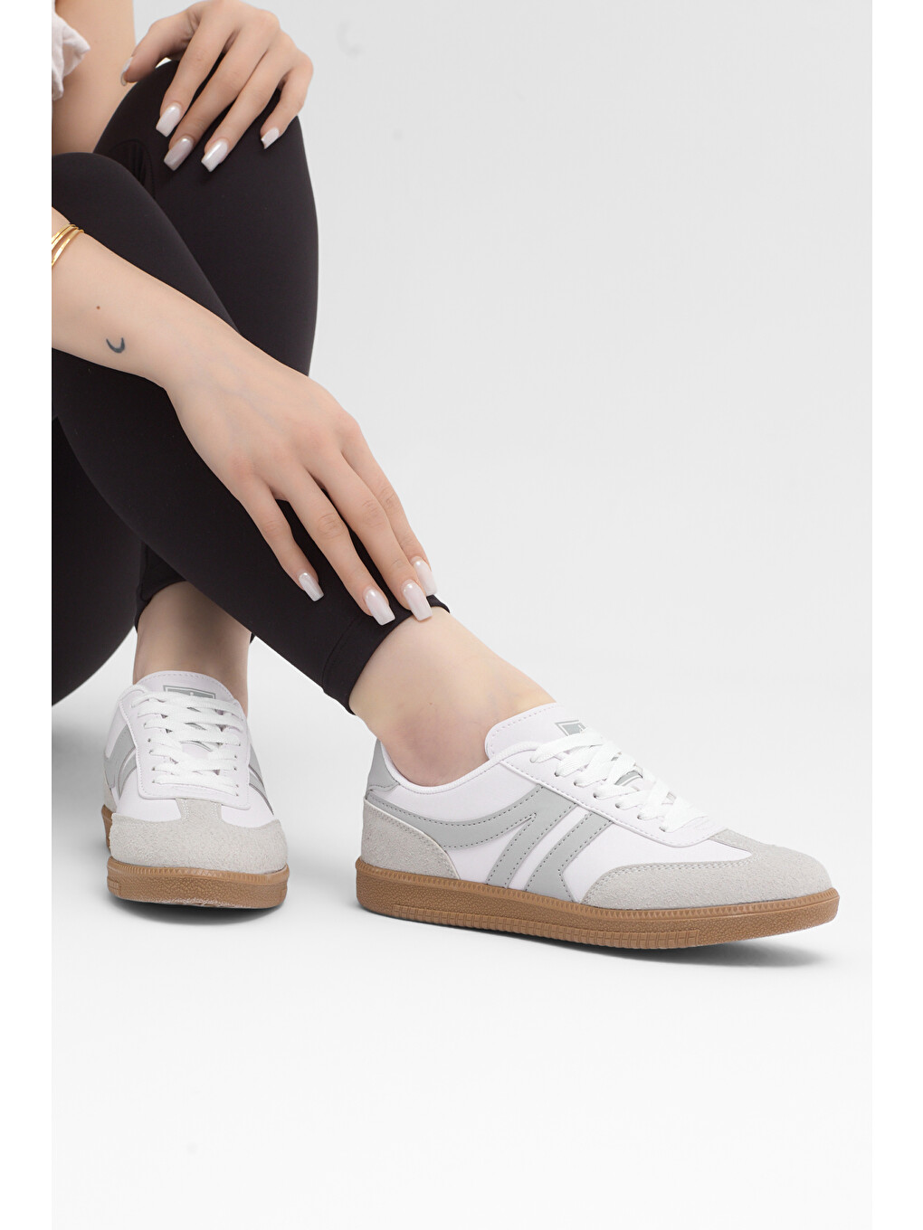 Kadın Beyaz Gri Rahat Kalıp Nefes Alabilen Sneaker-3