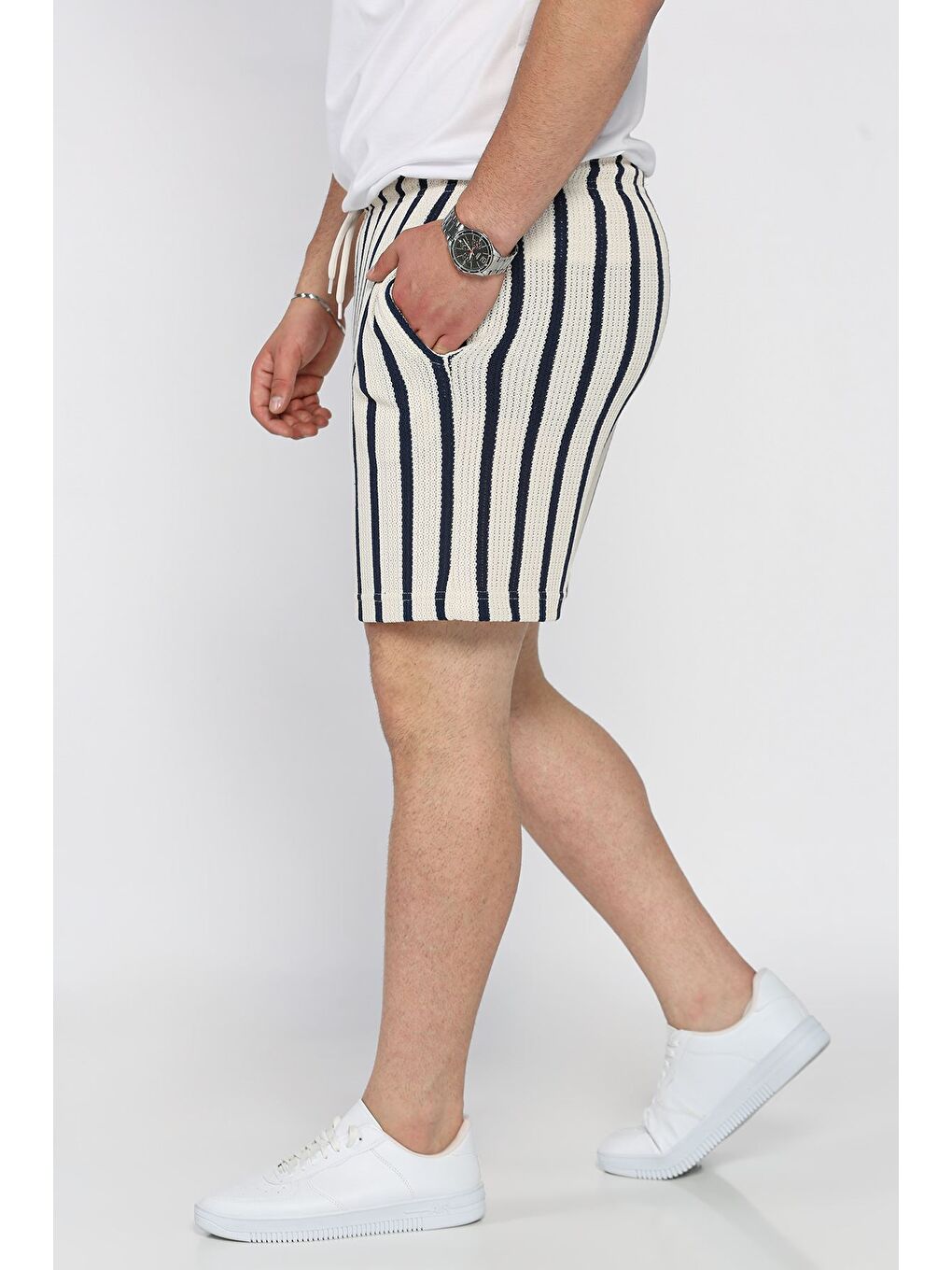 Lacivert Bel Bağcıklı Çizgi Desenli Erkek Şort-1