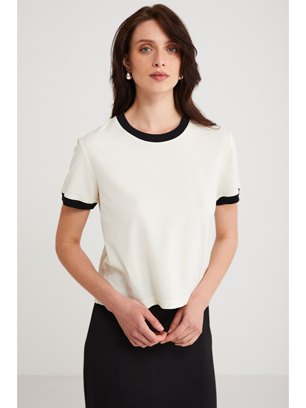 Ashley Kadın %100 Organik Pamuk Biyeli Regular Fit Normal Kalıp Bisiklet Yaka Ekru T-shirt Ekru T-sh