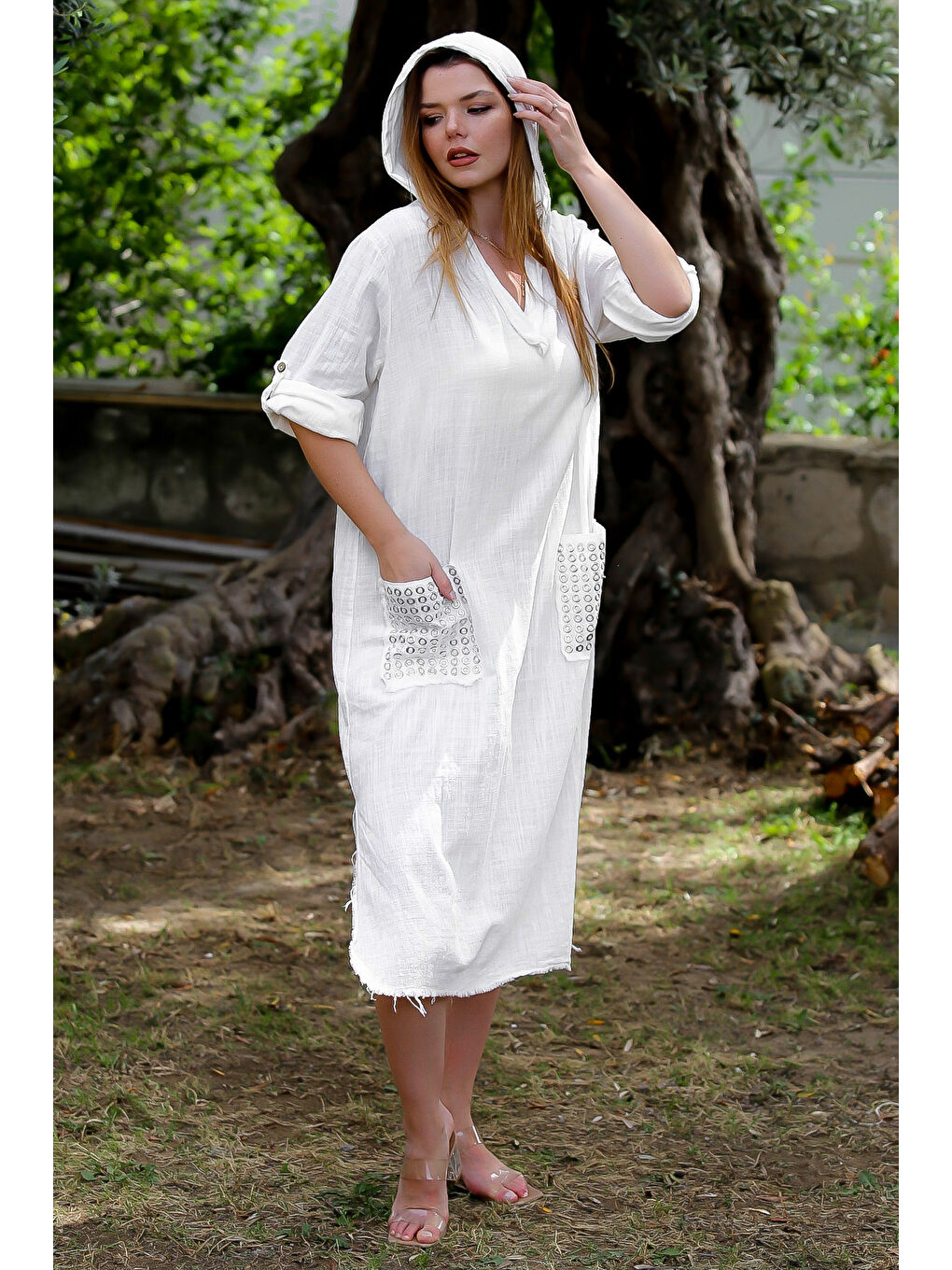 Beyaz Kapüşonlu Düğmeli Uzun Kollu Cepli Yırtmaçlı Troklu Dokuma Casual Elbise-2