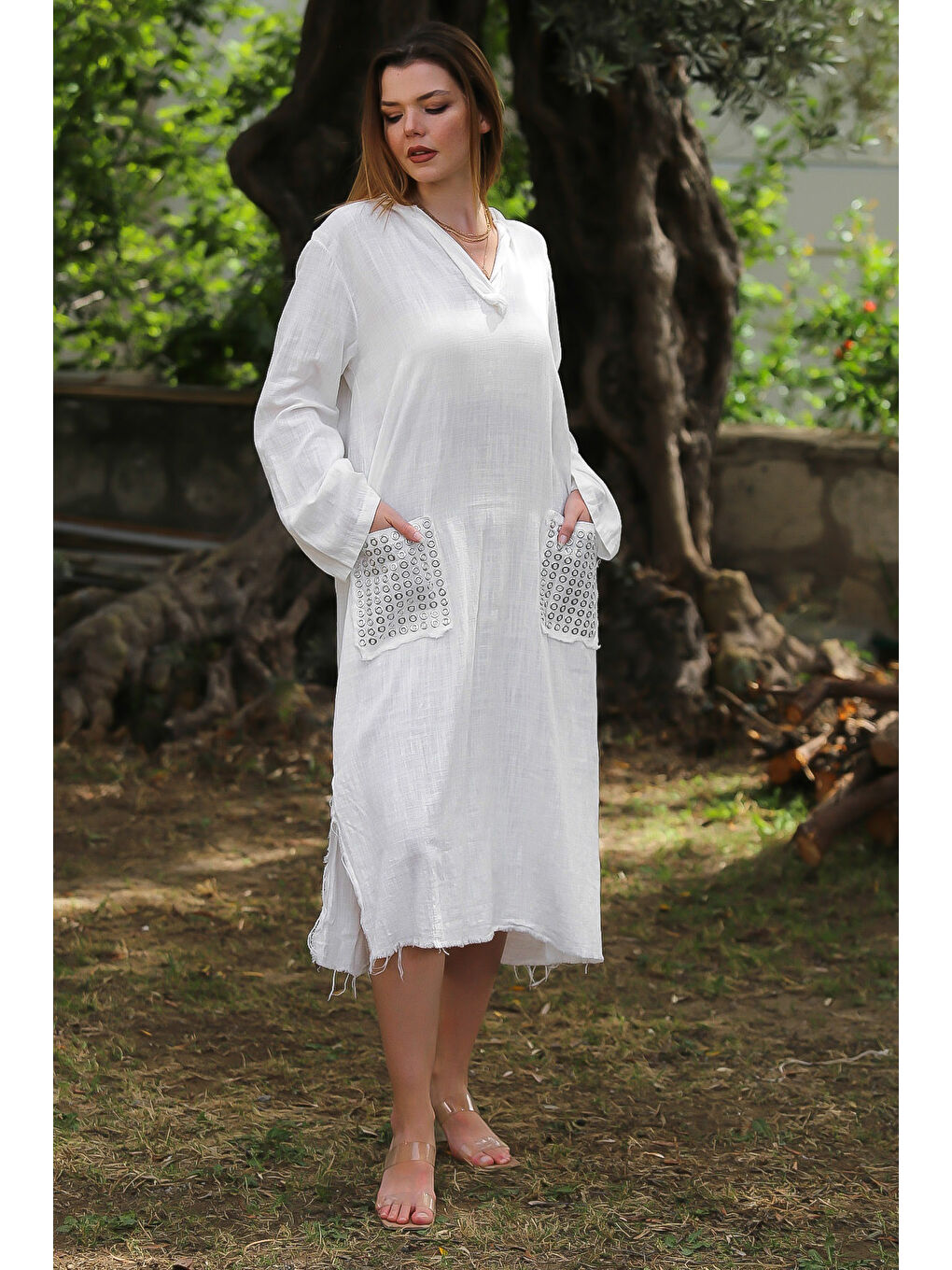 Beyaz Kapüşonlu Düğmeli Uzun Kollu Cepli Yırtmaçlı Troklu Dokuma Casual Elbise-4