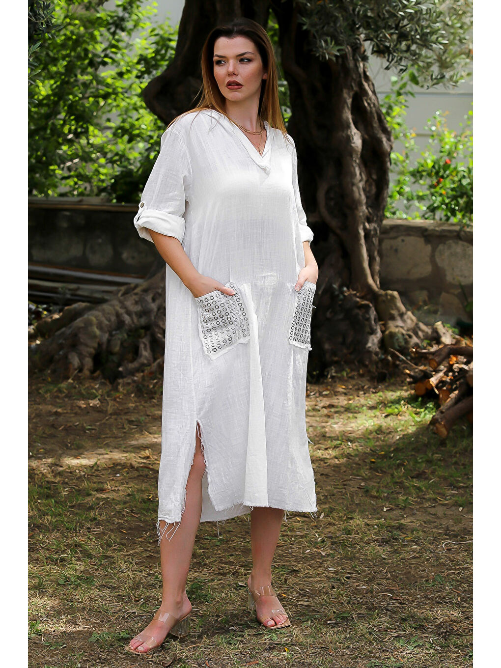 Beyaz Kapüşonlu Düğmeli Uzun Kollu Cepli Yırtmaçlı Troklu Dokuma Casual Elbise-6