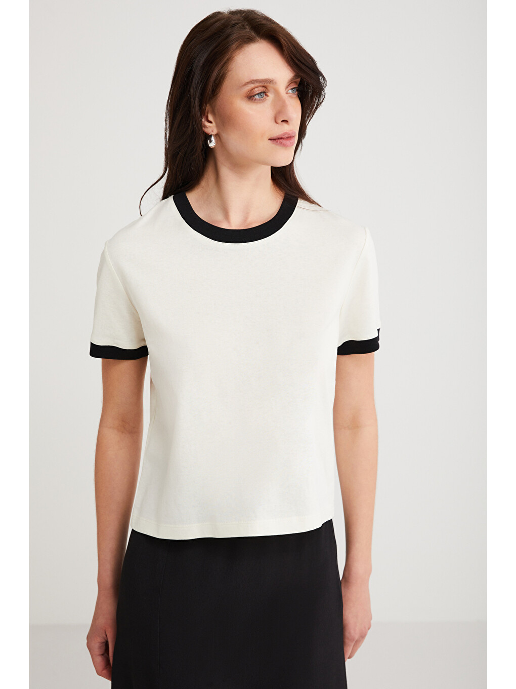 Ashley Kadın %100 Organik Pamuk Biyeli Regular Fit Normal Kalıp Bisiklet Yaka Ekru T-shirt Ekru T-sh-3