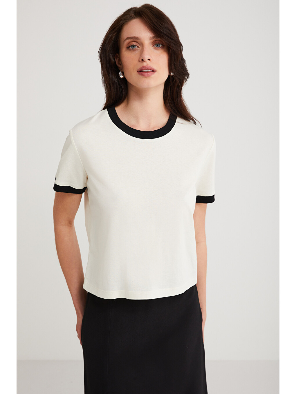 Ashley Kadın %100 Organik Pamuk Biyeli Regular Fit Normal Kalıp Bisiklet Yaka Ekru T-shirt Ekru T-sh-4