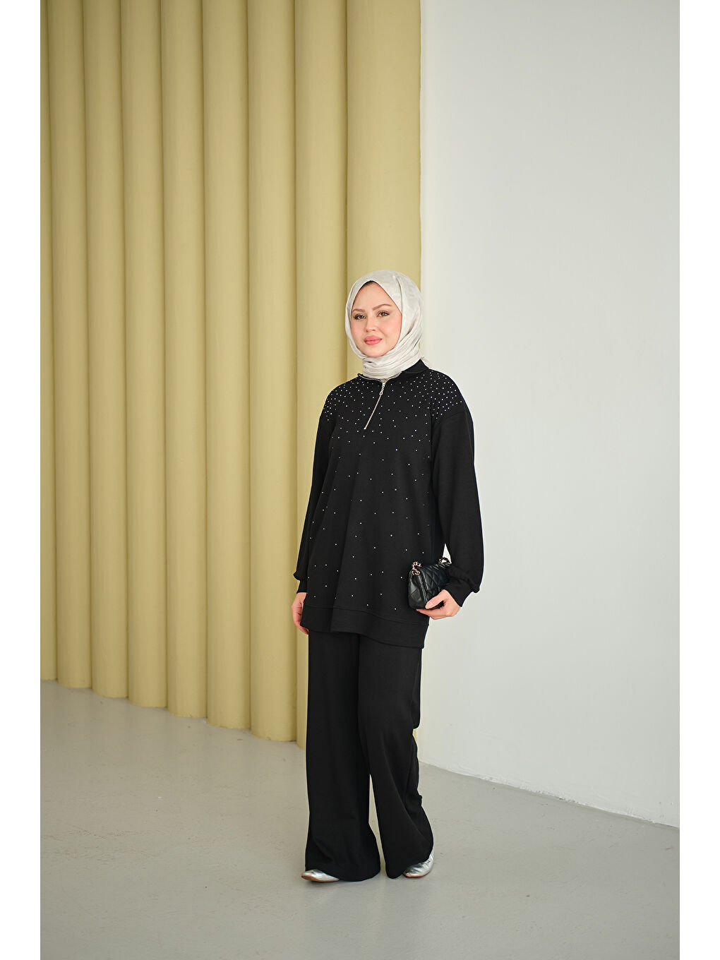 Kadın Yarım Fermuarlı Taşlı Takım Siyah-4