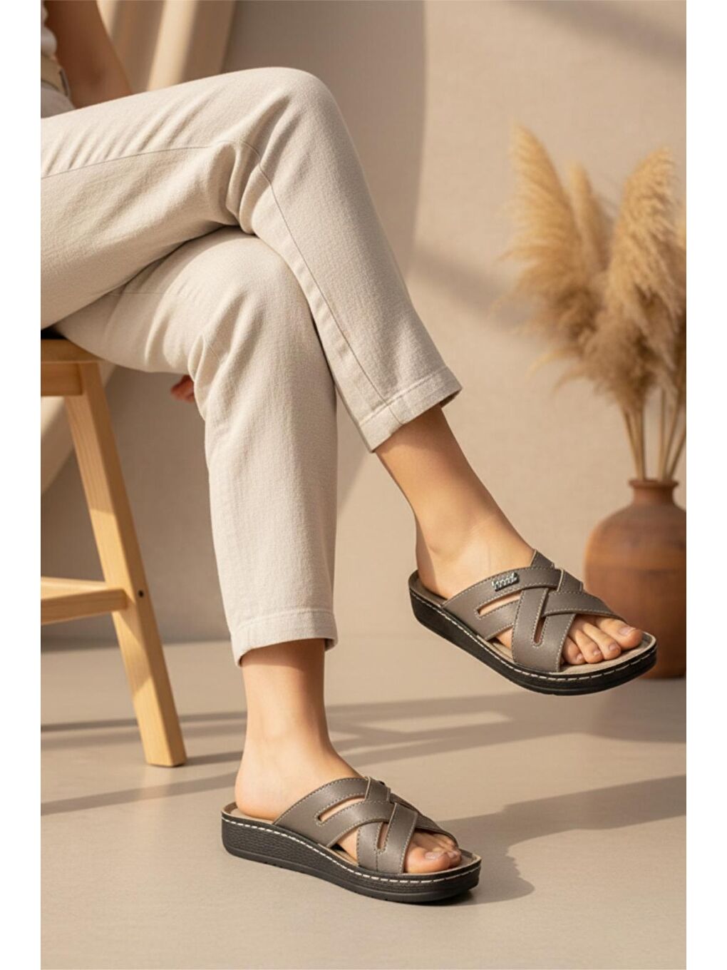 Kahverengi Lema Trend Comfort Çapraz Bantlı Anatomik Tabanlı Kadın Terlik