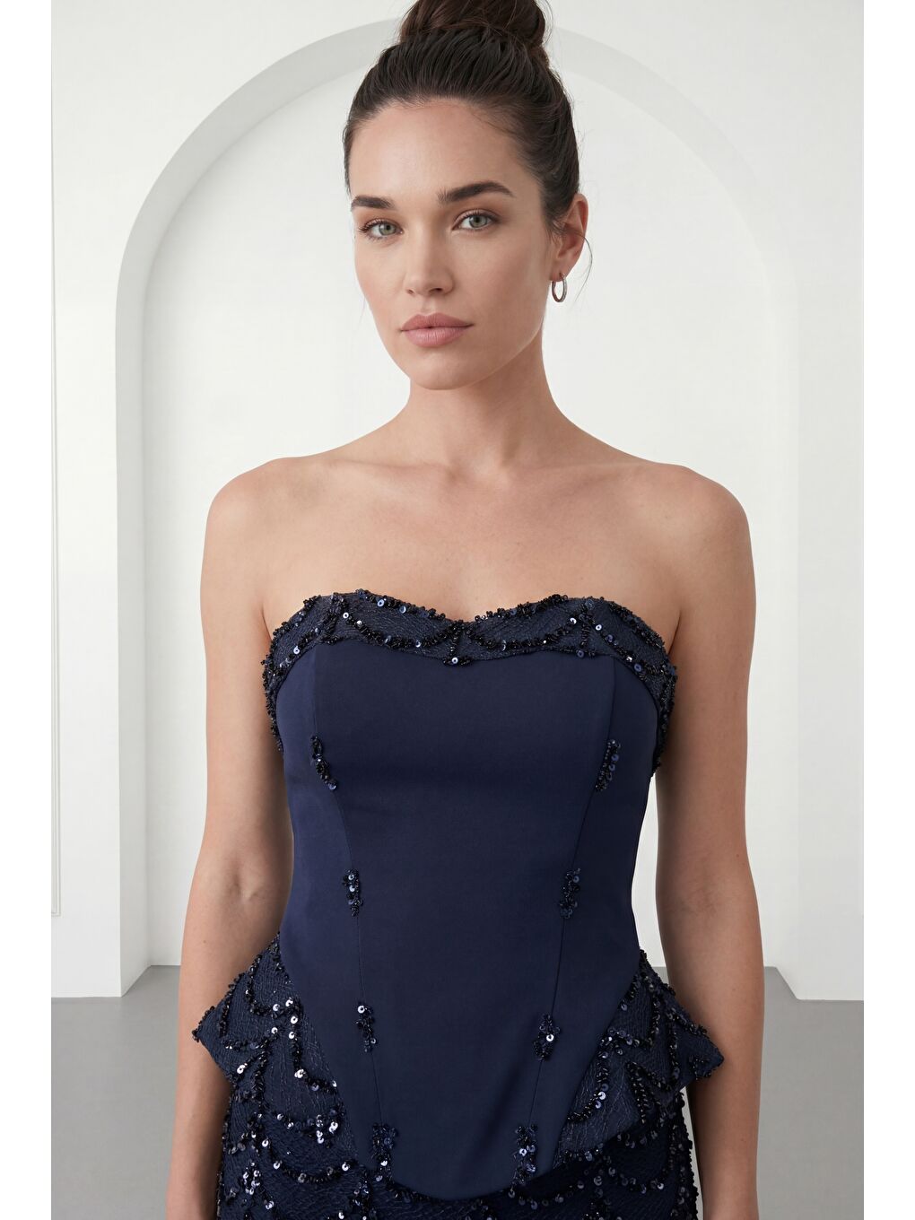 Kadın Lacivert Dar Kalıp Straplez Yaka Payetli Uzun Abiye Elbise-2