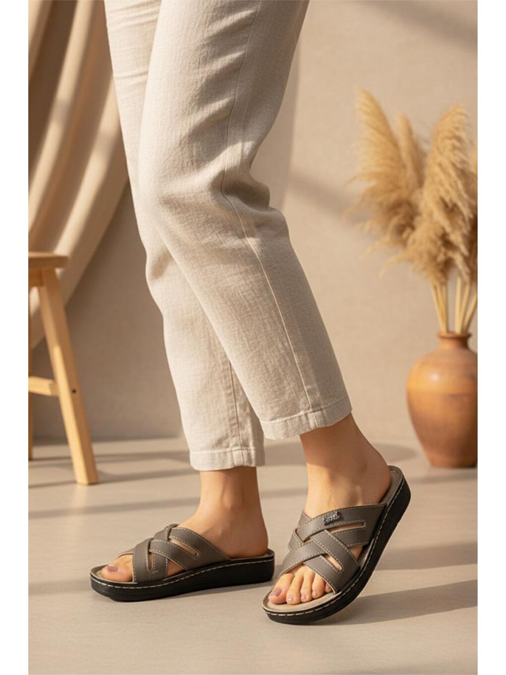 Kahverengi Lema Trend Comfort Çapraz Bantlı Anatomik Tabanlı Kadın Terlik-1