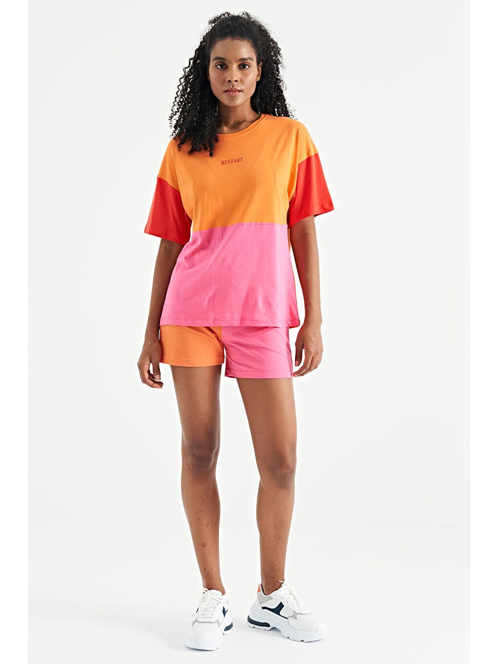 Veryperi Canlı Turuncu Oranj Çok Renkli O Yaka Oversize Kadın Basic T-Shirt - 02309 - 2