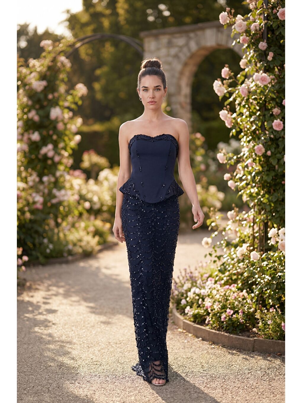 Kadın Lacivert Dar Kalıp Straplez Yaka Payetli Uzun Abiye Elbise-4