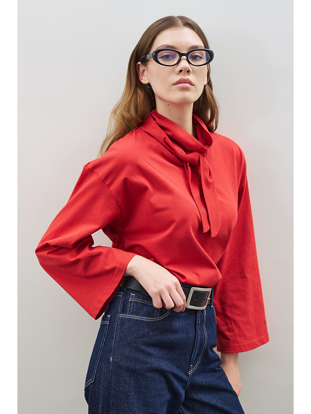 Yüksek Yaka Bağlamalı Bluz Kırmızı-5