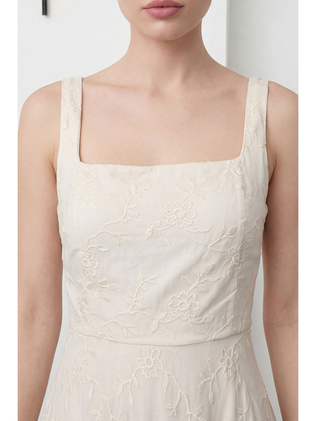 Kadın Bej Askılı Çiçekli Midi Davet Elbisesi-2