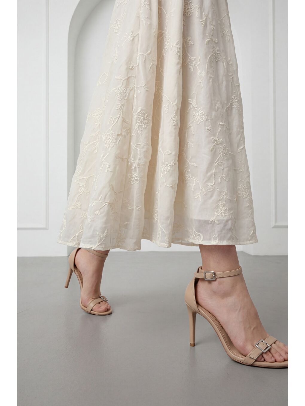 Kadın Bej Askılı Çiçekli Midi Davet Elbisesi-3