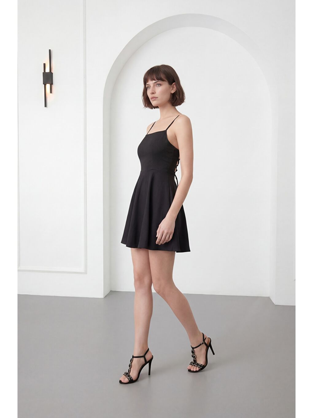 Kadın Siyah İnce Askılı Mini Mezuniyet Elbisesi-1
