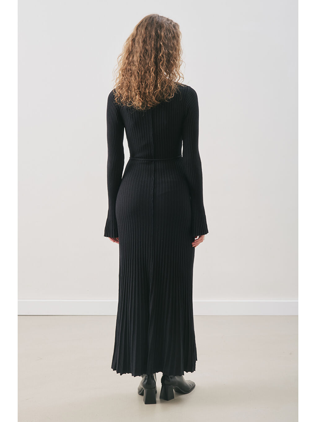 Kloş Etekli Lastik Örgü Elbise Siyah-5