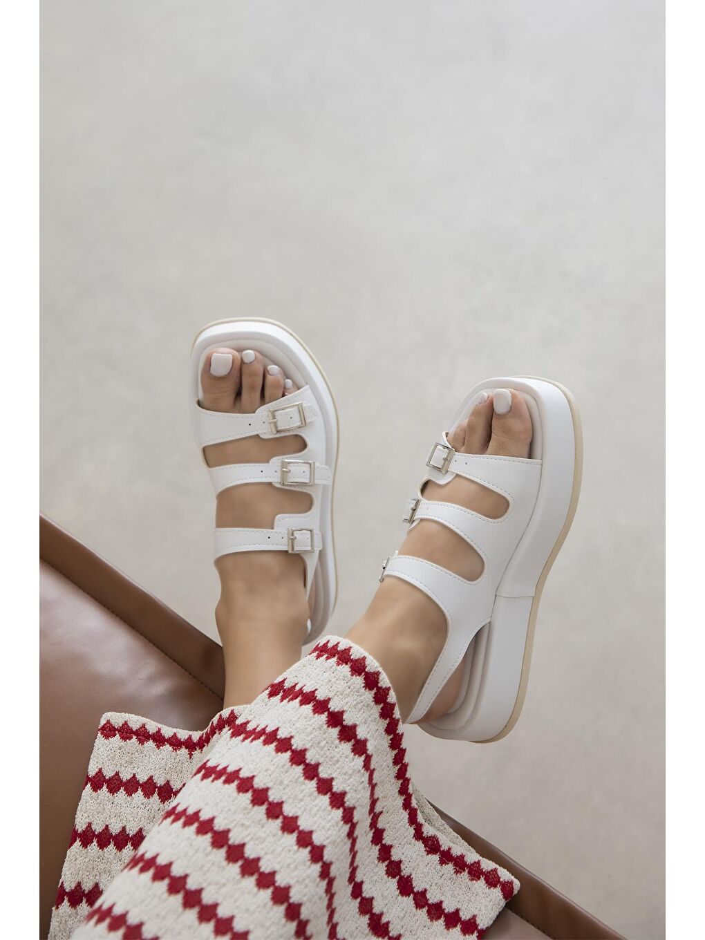 Layana Kadın Toka Detay Günlük Deri Sandalet Beyaz