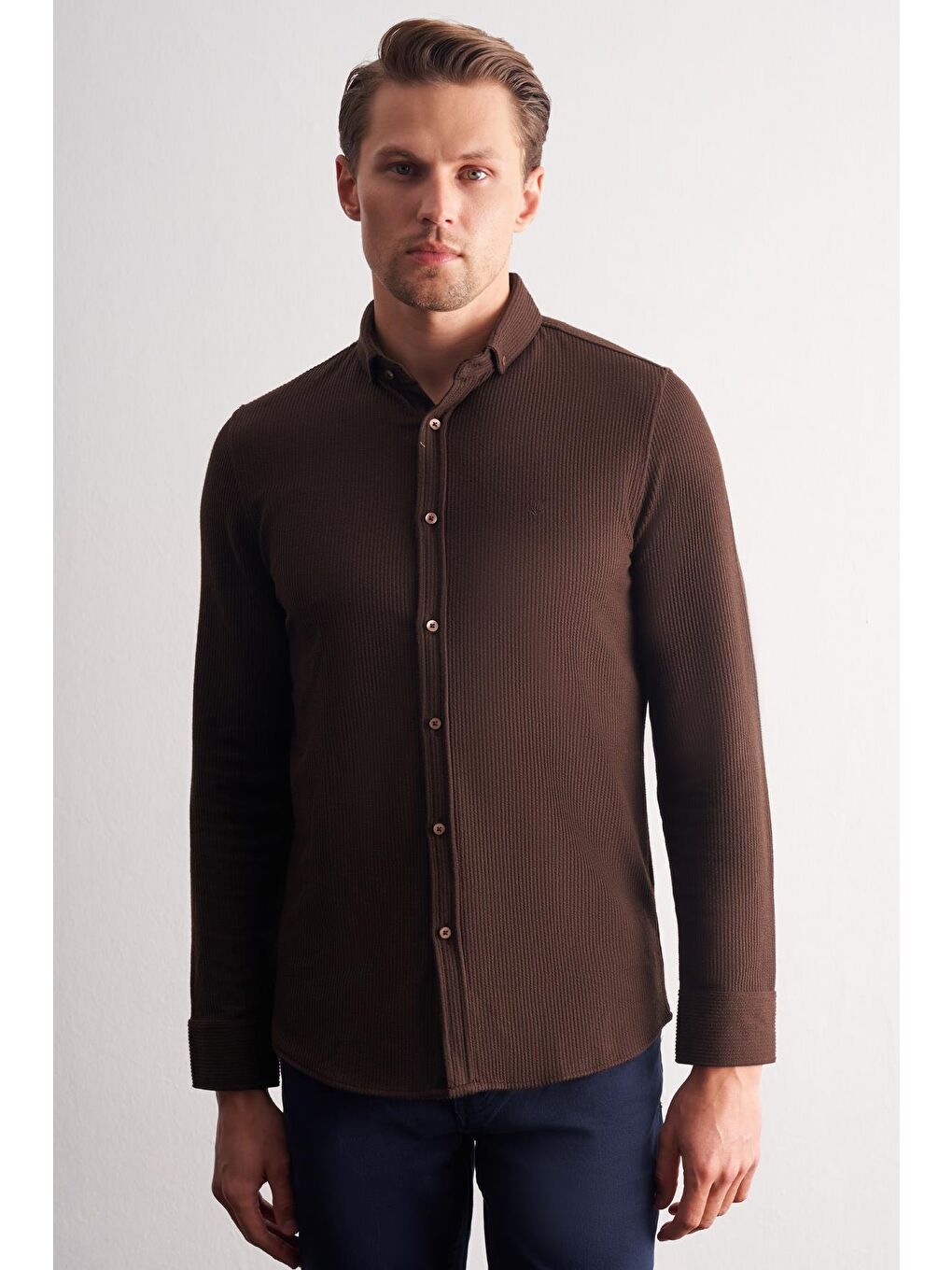 Kahverengi Smart Düğmeli Yaka Uzun Kol Cepsiz Slim Fit Casual Gömlek 1004255169