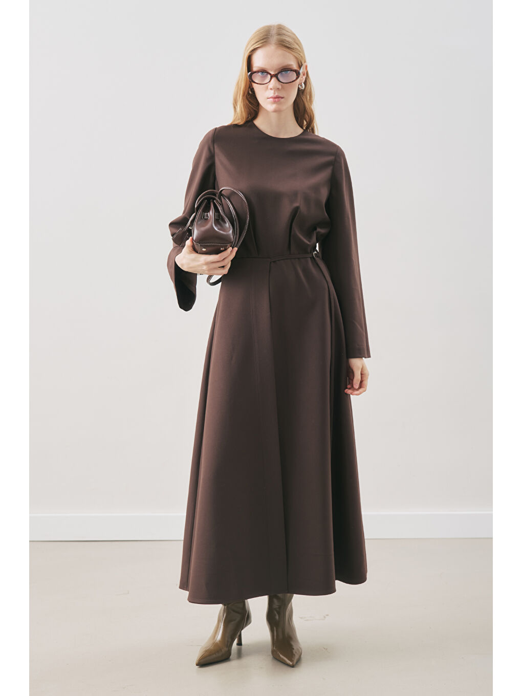 Kahverengi Anvelop Etekli Klasik Elbise Acı Kahve