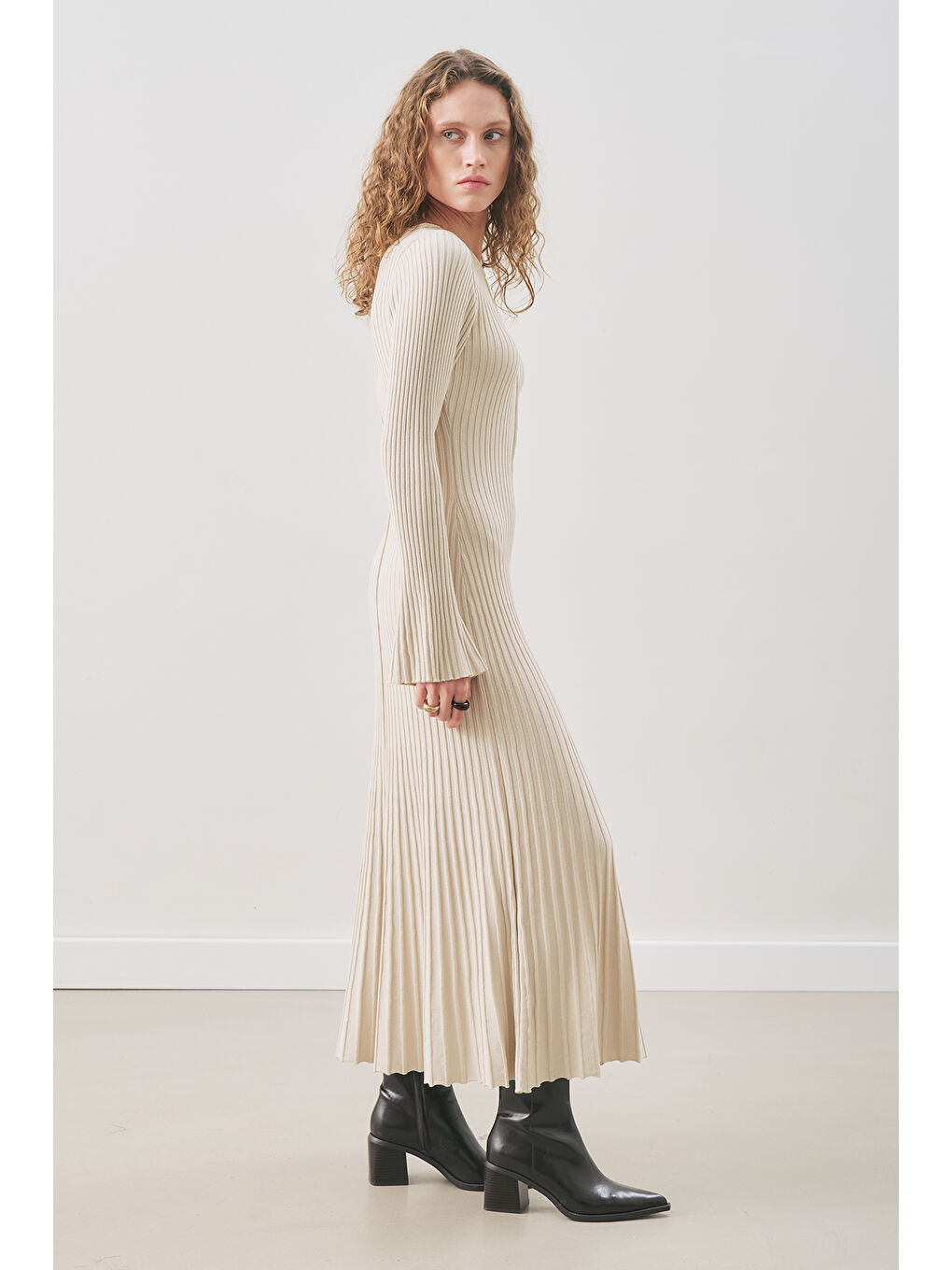 Kloş Etekli Lastik Örgü Elbise Bej-2