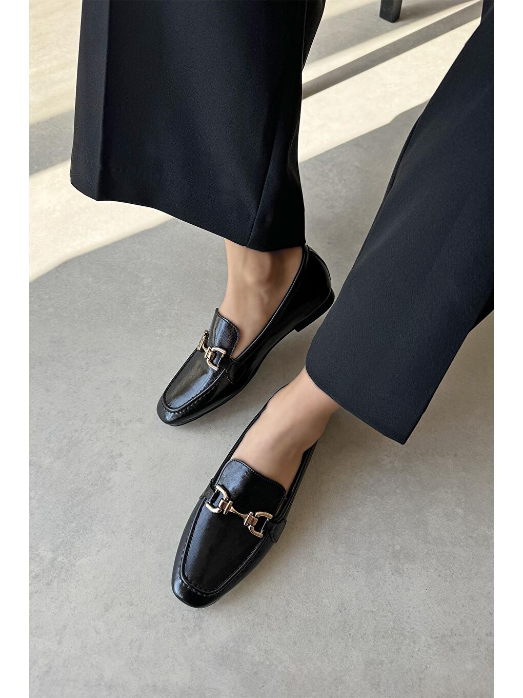 Lena Kadın Toka Detay Kırışık Deri Babet Siyah-1