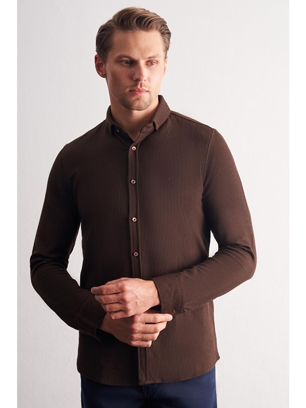 Kahverengi Smart Düğmeli Yaka Uzun Kol Cepsiz Slim Fit Casual Gömlek 1004255169-2