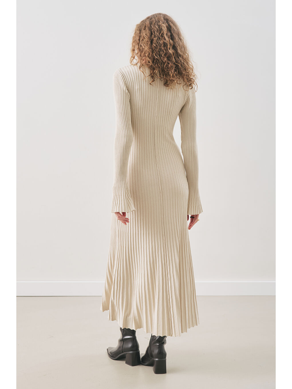 Kloş Etekli Lastik Örgü Elbise Bej-5