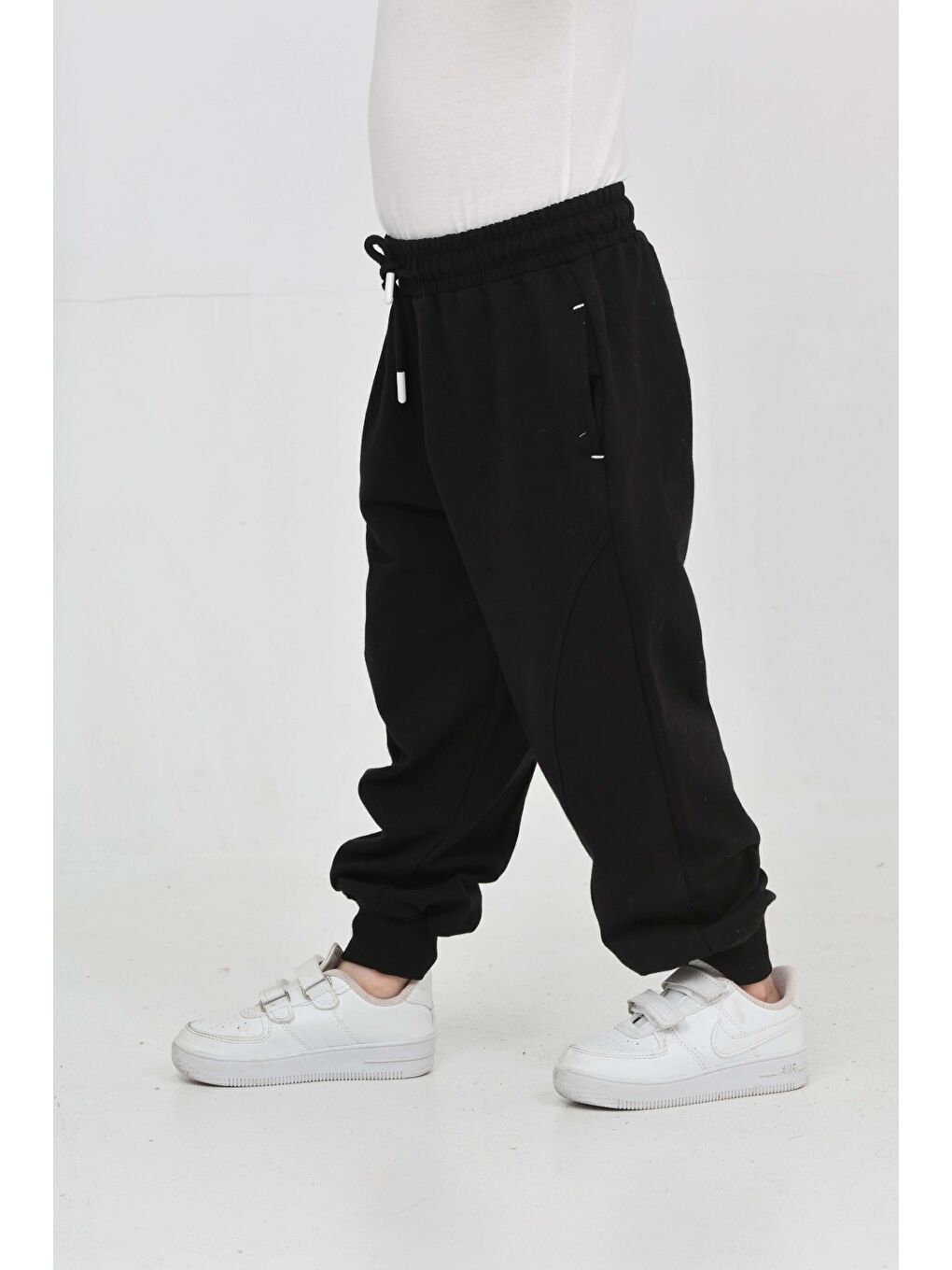 Siyah Erkek Çocuk Punteriz Detaylı Eşofman Alt-1