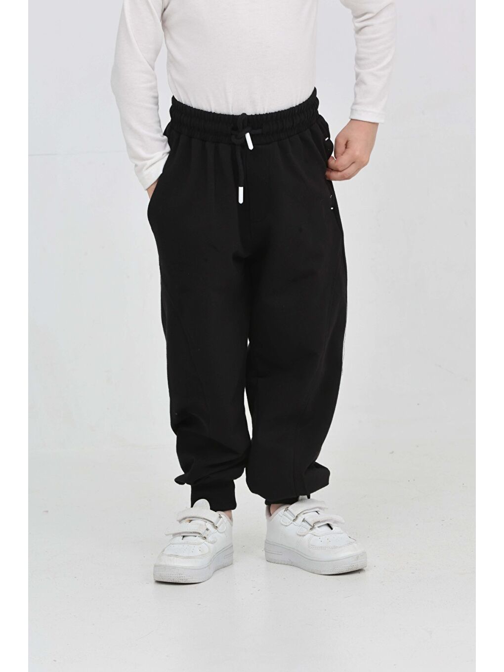 Siyah Erkek Çocuk Punteriz Detaylı Eşofman Alt-2