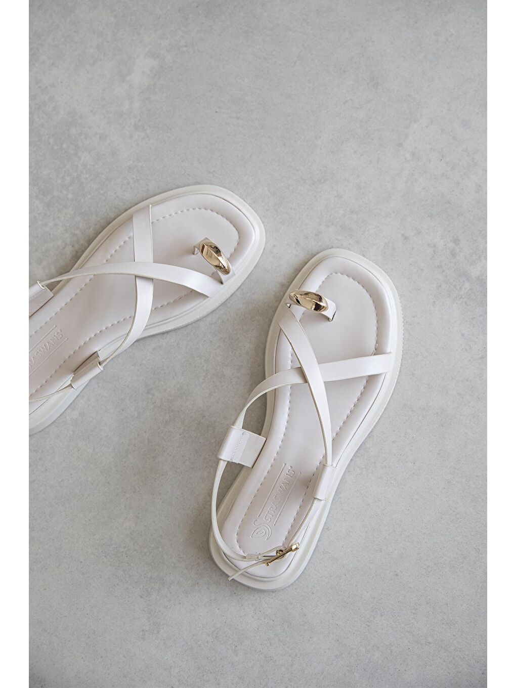 Puket Kadın Parmak Arası Deri Sandalet Bej-1