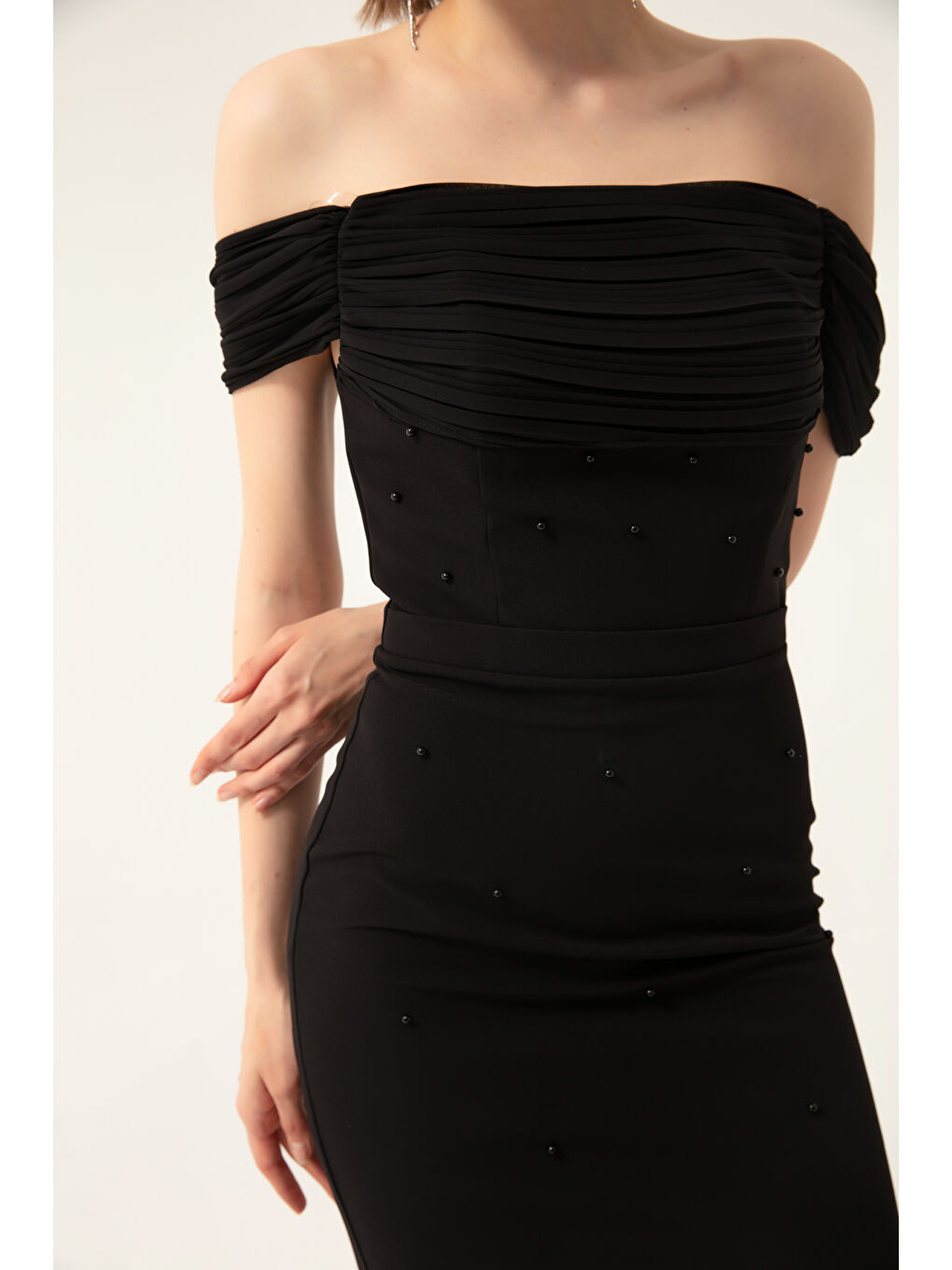 Kadın Siyah Kayık Yaka İncili Midi Abiye-3