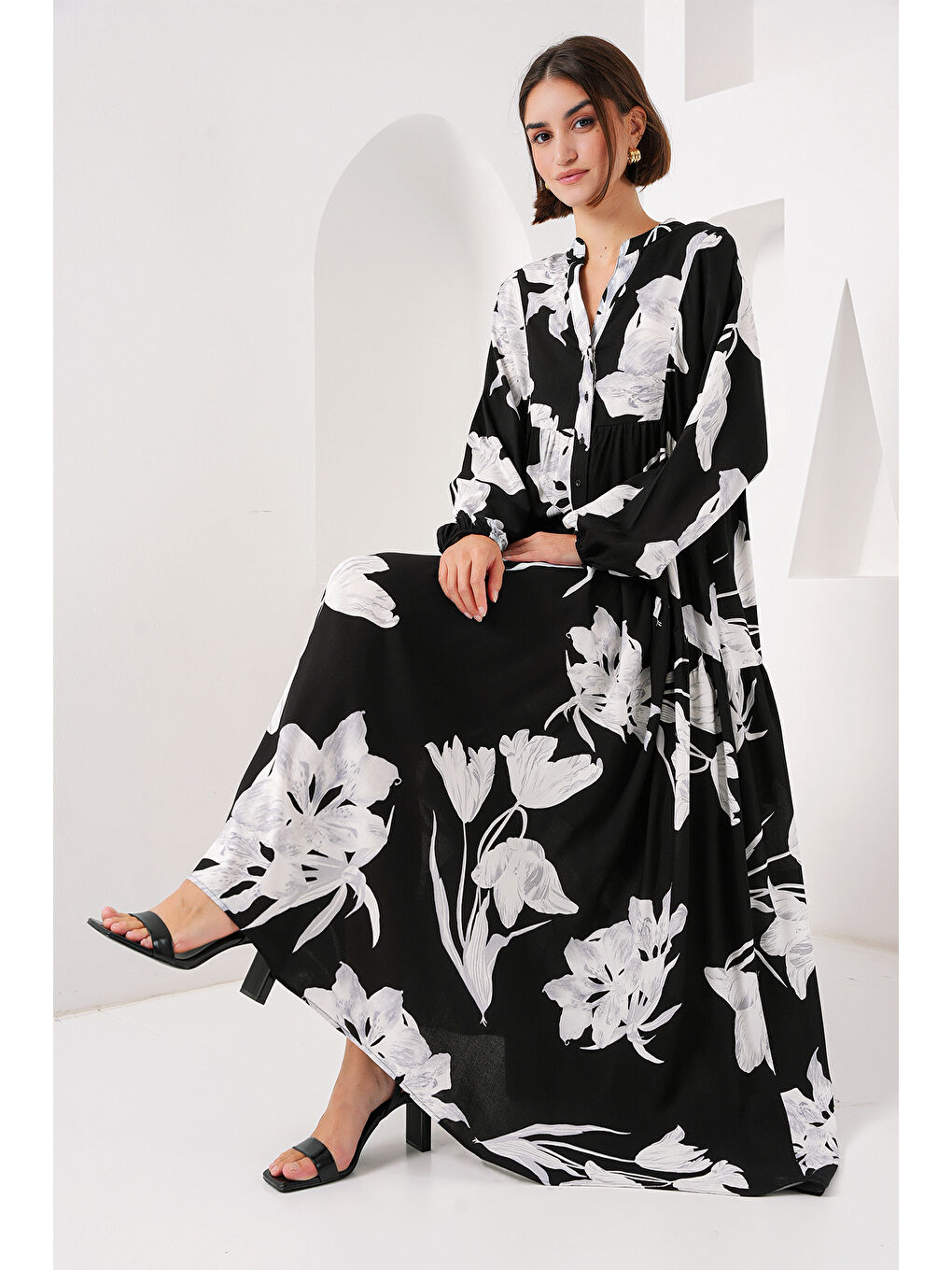 2423 Otantik Desenli Tesettür Elbise - J. Siyah