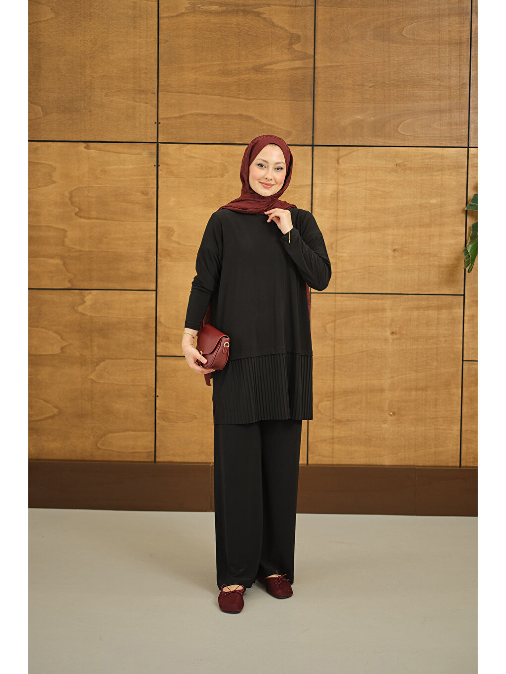 Kadın Alt Piliseli Bisiklet Yaka Takım Siyah