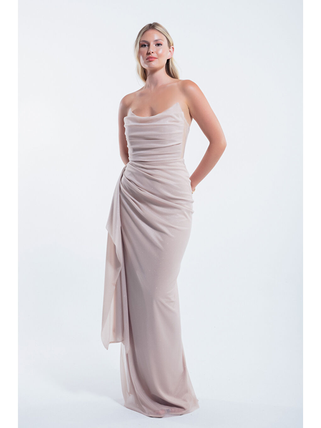 Kadın Bej Göğüs Drapeli Yırtmaçlı Simli Abiye