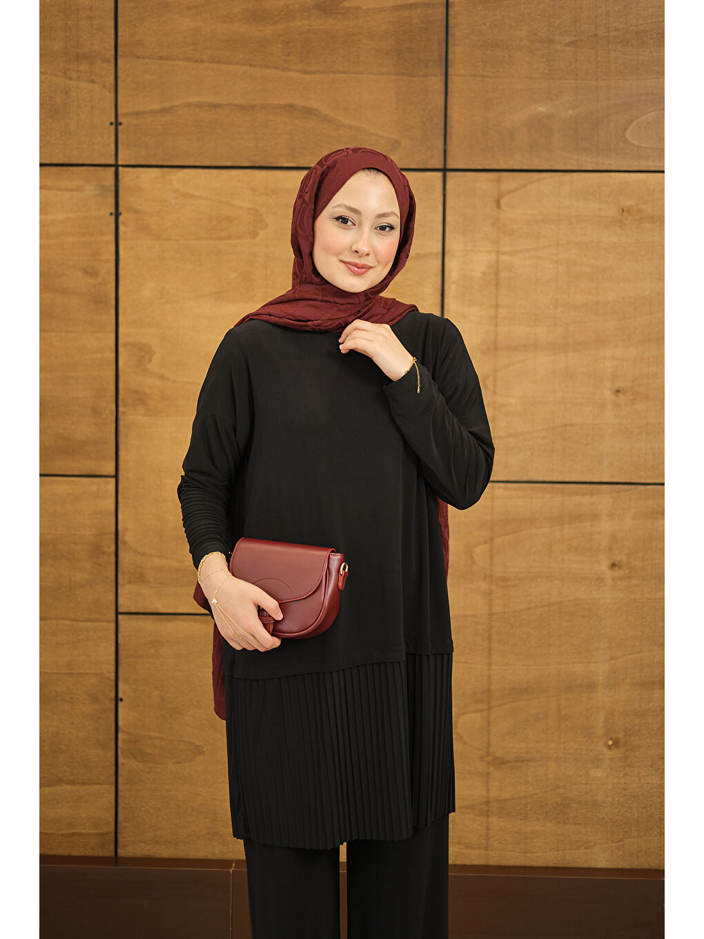 Kadın Alt Piliseli Bisiklet Yaka Takım Siyah-1