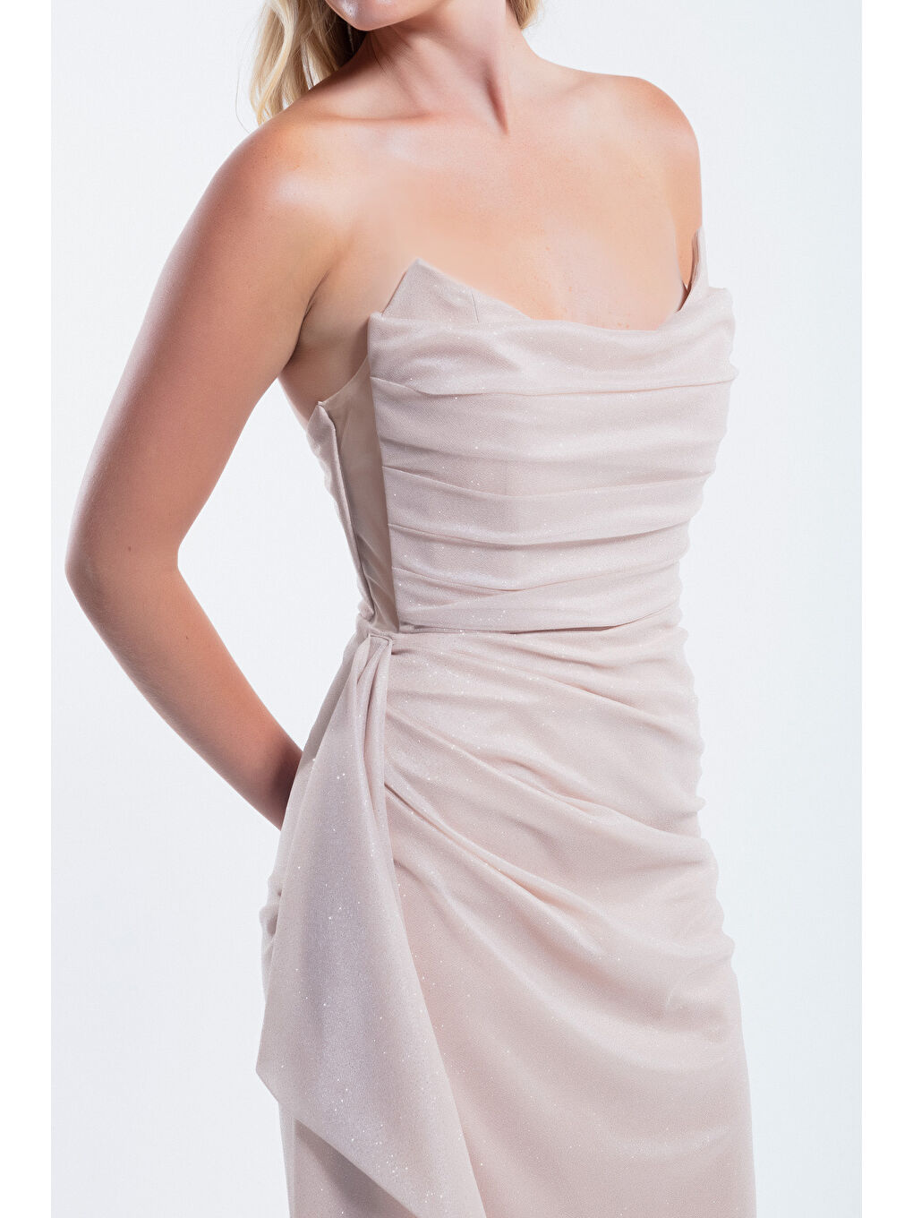 Kadın Bej Göğüs Drapeli Yırtmaçlı Simli Abiye-3