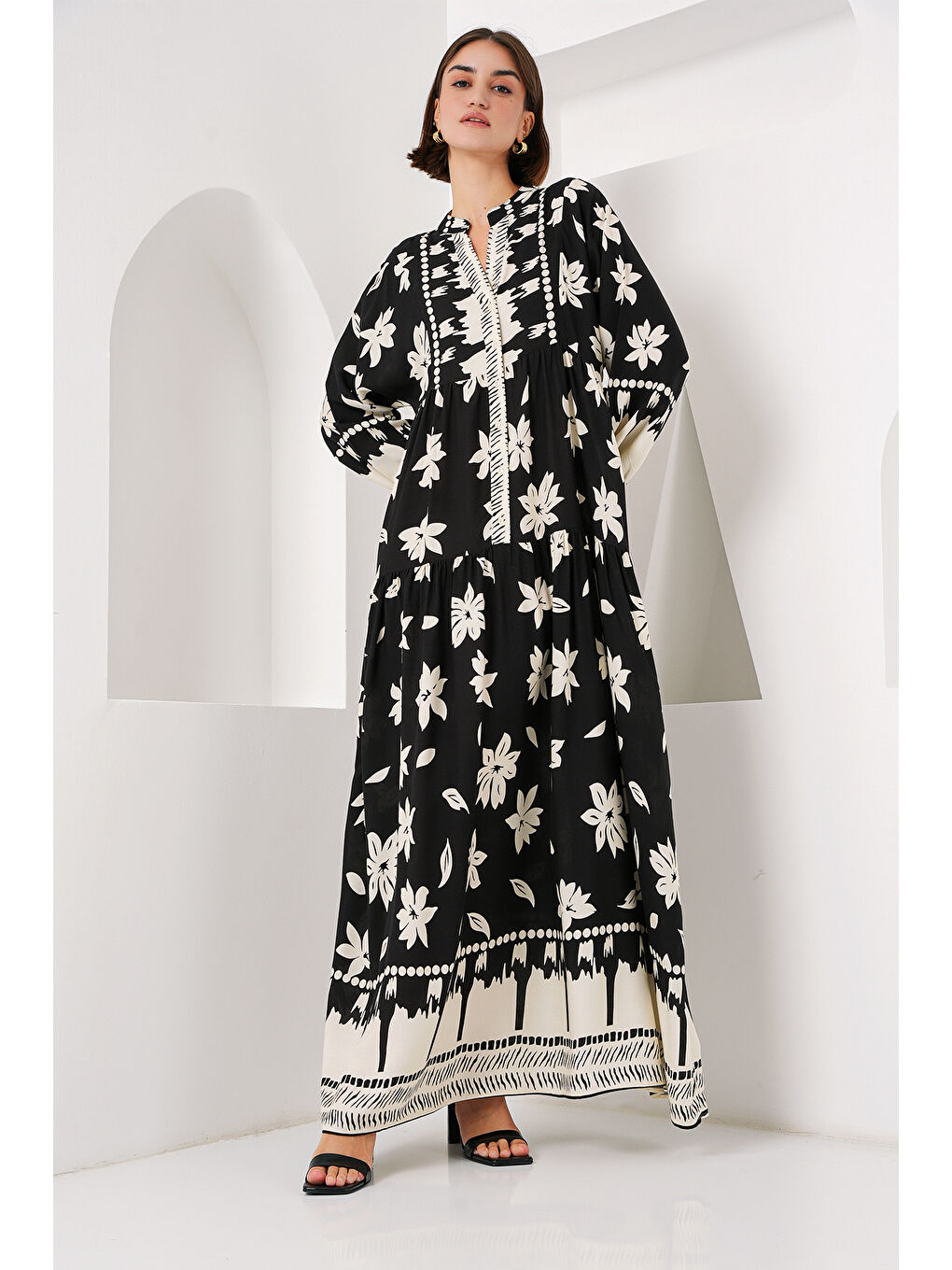 2423 Otantik Desenli Tesettür Elbise - Siyah2-1