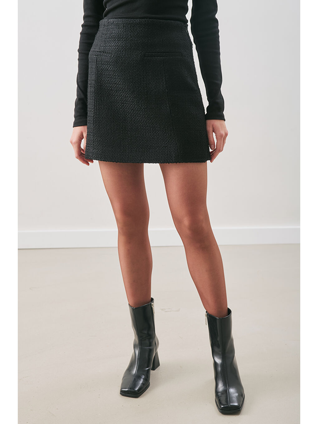 Bukle Kumaş Mini Etek Siyah-3