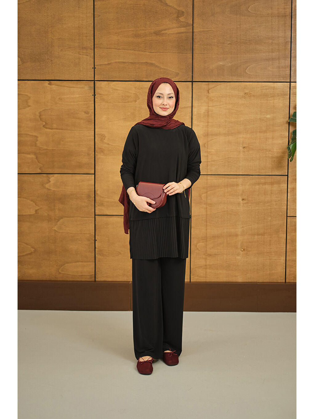 Kadın Alt Piliseli Bisiklet Yaka Takım Siyah-3