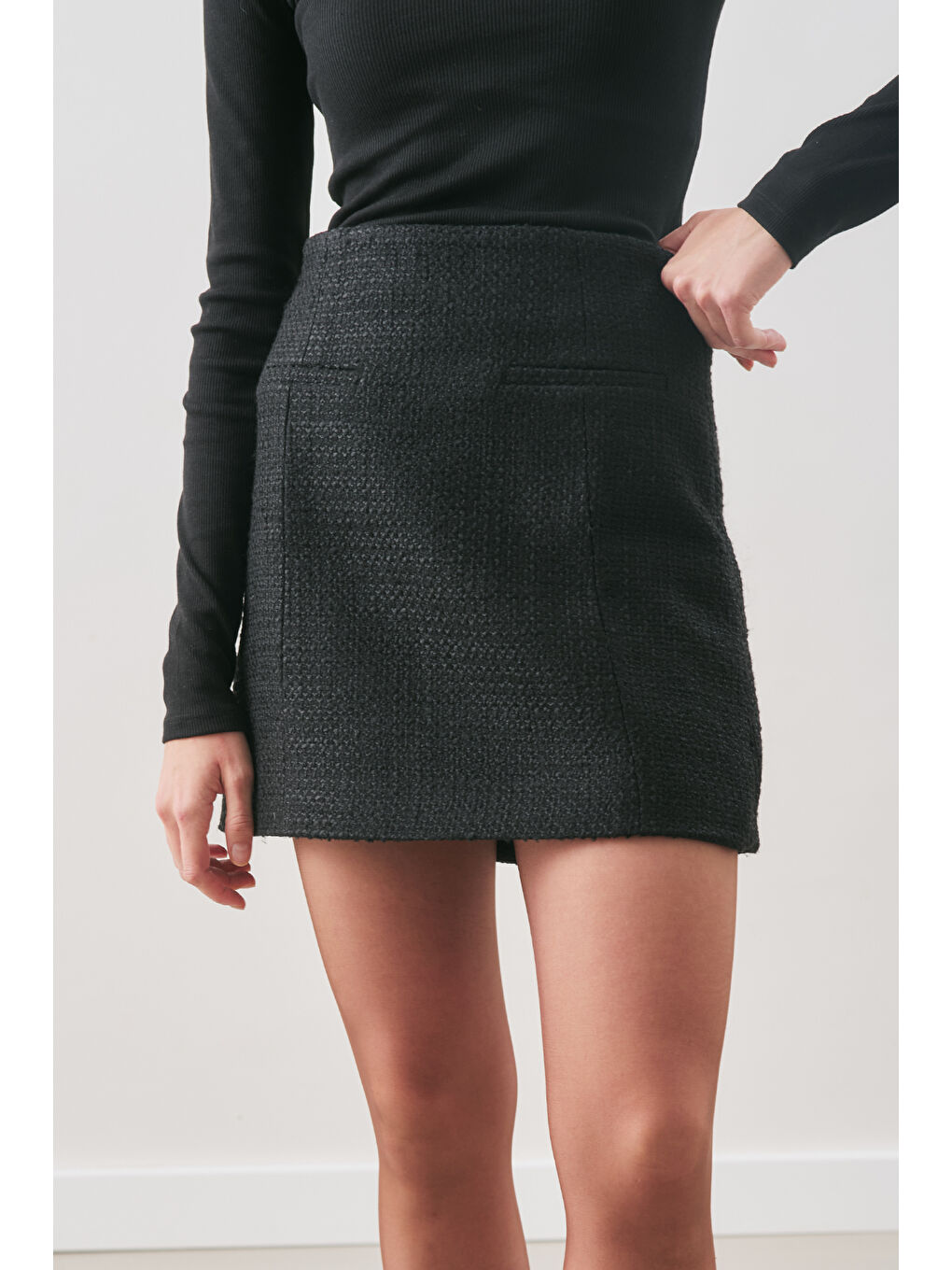 Bukle Kumaş Mini Etek Siyah-4