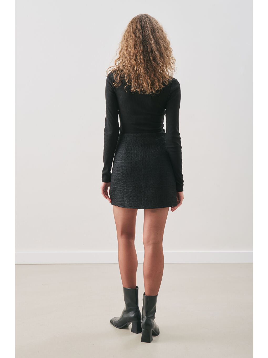 Bukle Kumaş Mini Etek Siyah-5