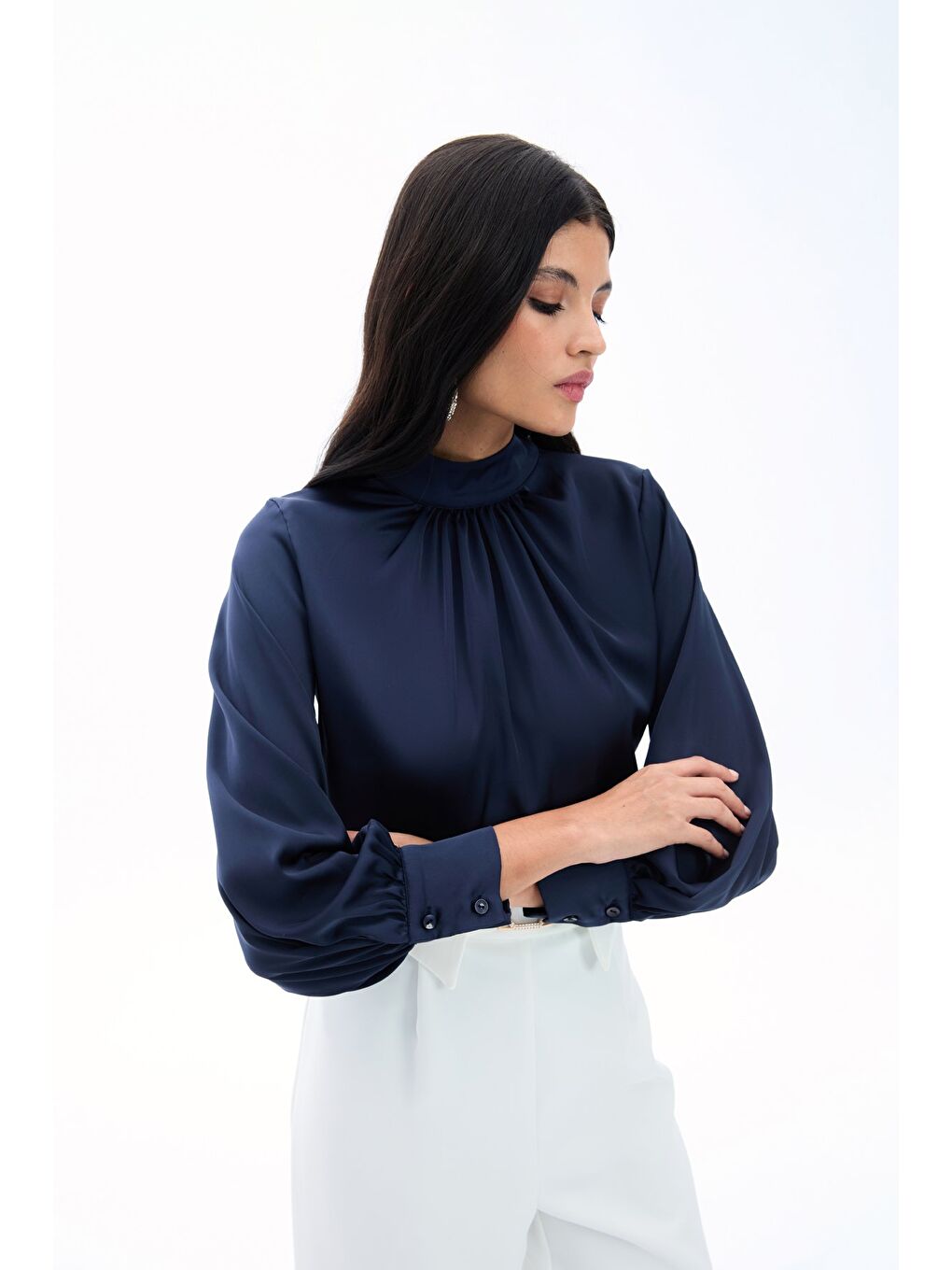 Yaka Detaylı Saten Bluz - Lacivert-2