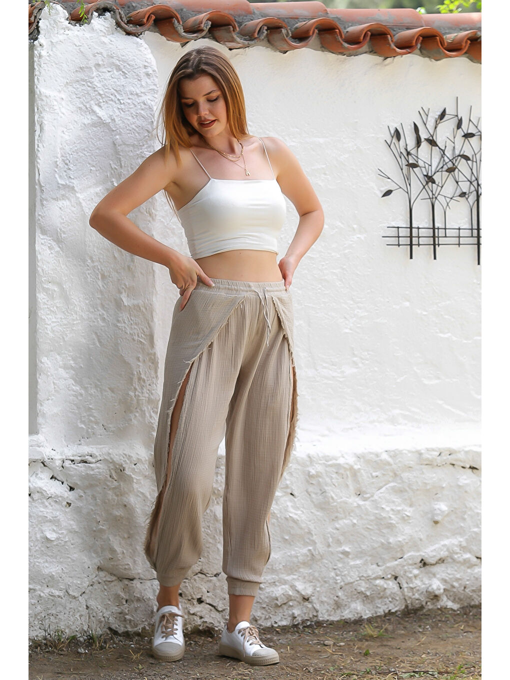 Kahverengi Organik Pamuk Camel Dokuma Lastikli Ve Bağlamalı Bel Yanları Açık Paça Casual Pantolon-3