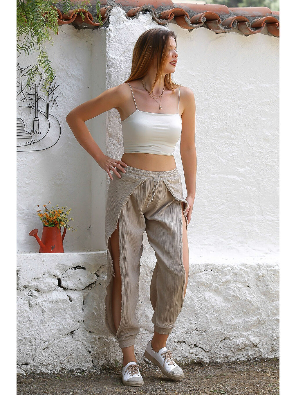 Kahverengi Organik Pamuk Camel Dokuma Lastikli Ve Bağlamalı Bel Yanları Açık Paça Casual Pantolon-4