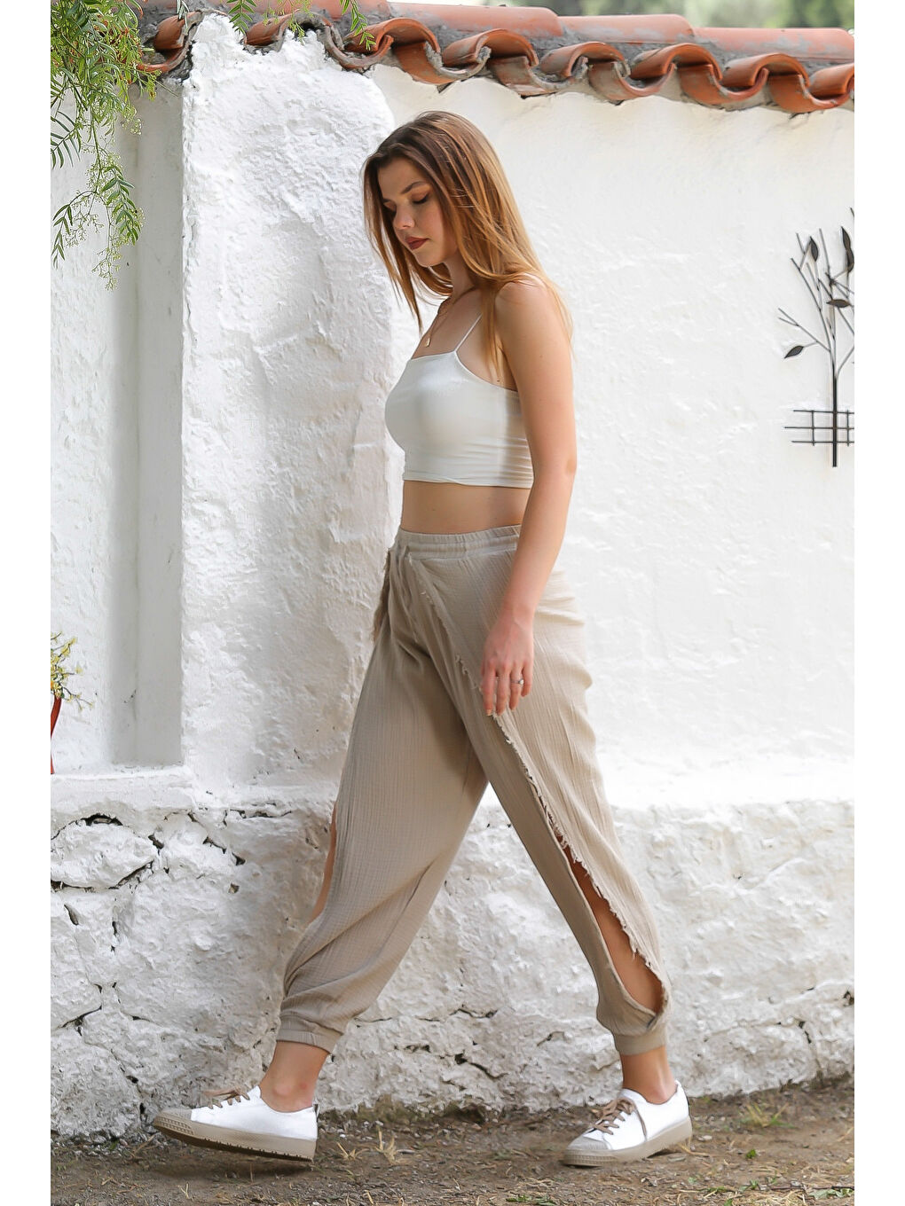 Kahverengi Organik Pamuk Camel Dokuma Lastikli Ve Bağlamalı Bel Yanları Açık Paça Casual Pantolon-5