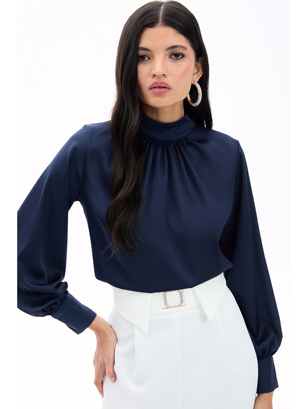 Yaka Detaylı Saten Bluz - Lacivert-4