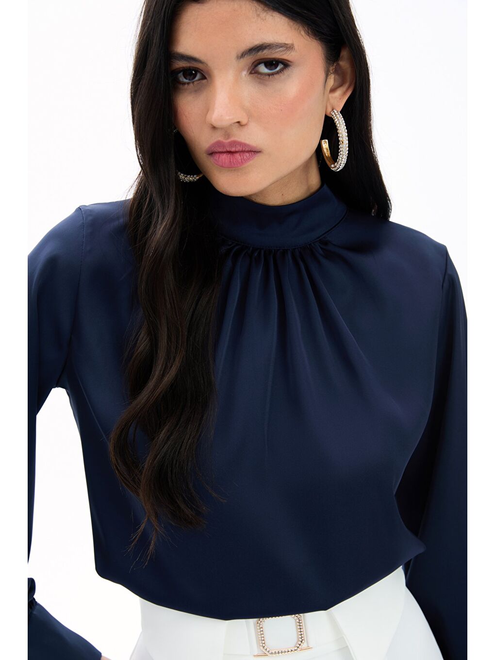Yaka Detaylı Saten Bluz - Lacivert-5