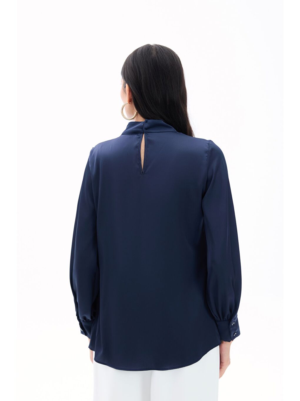Yaka Detaylı Saten Bluz - Lacivert-6