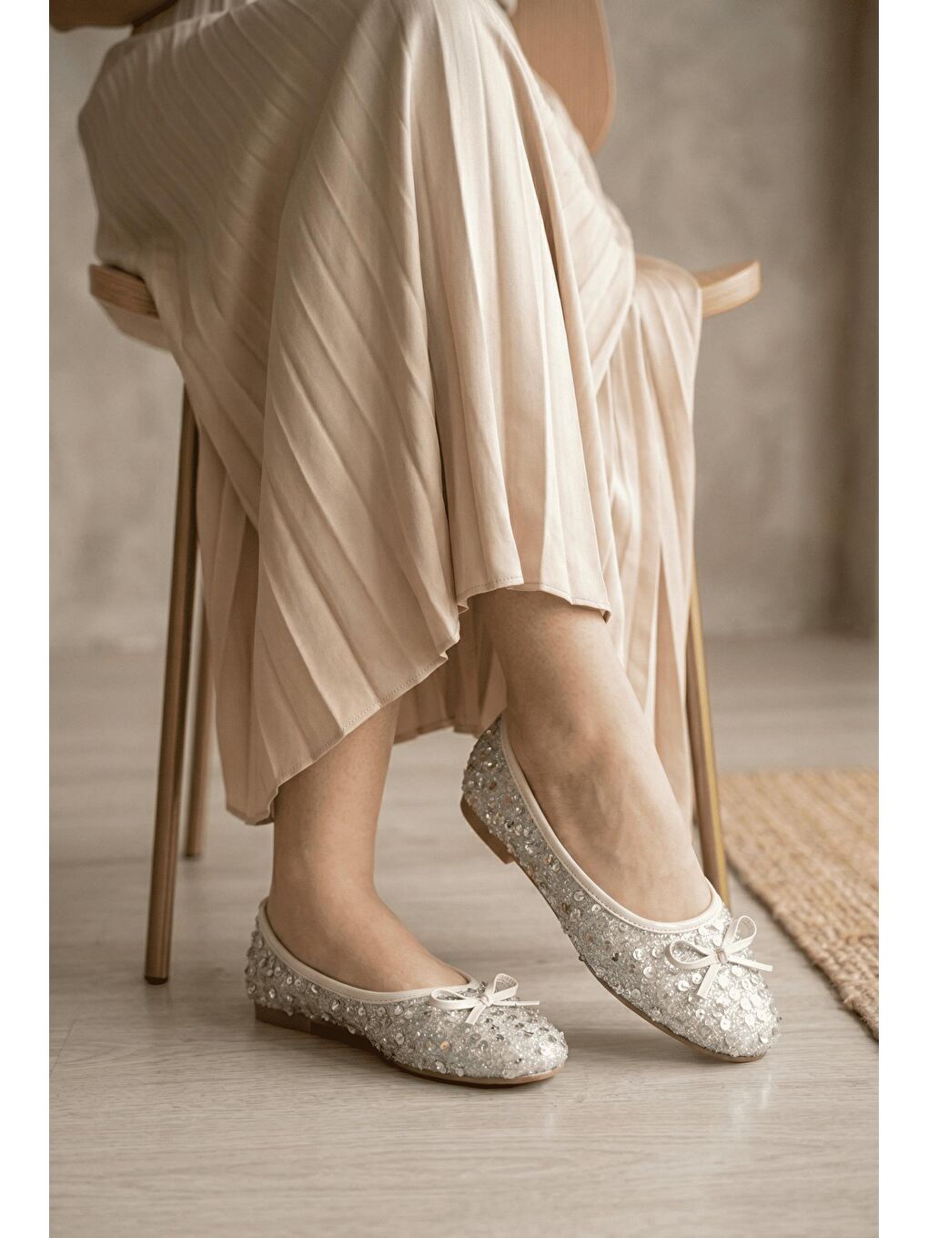 Gri Eya Işıltılı Payet İşlemeli Kadın Babet - Rahat Tabanlı Fiyonk Detaylı Kadın Ayakkabı-2