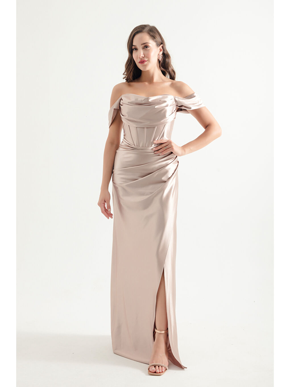 Kadın Bej Kayık Yaka Yırtmaçlı Uzun Abiye Elbise-1