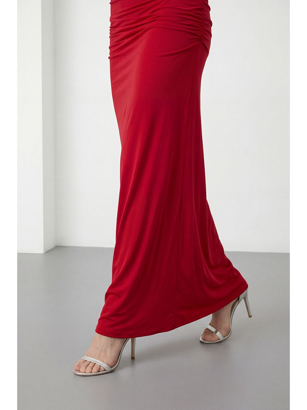 Kadın Kırmızı Dantel Detaylı Derin Degaje Yaka Abiye & Mezuniyet Elbisesi-2